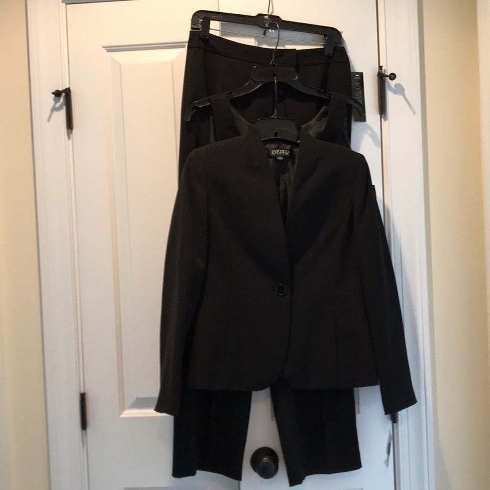 Kasper 3 piece suit 4 Petite